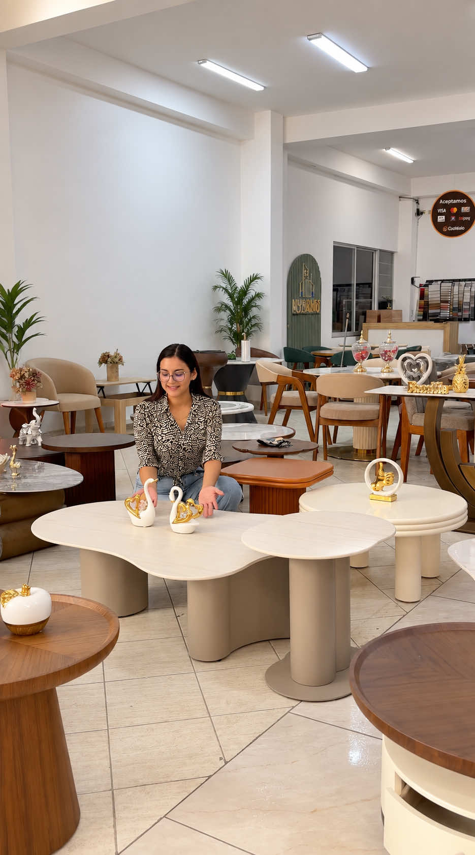 Portada de un video de Muebles Lozano